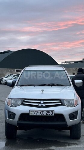 Mitsubishi L200-1