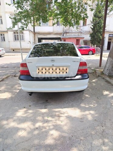 Opel Vectra-4