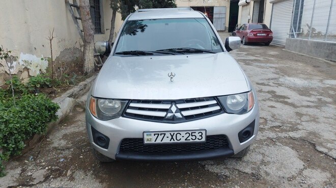 Mitsubishi L200-2