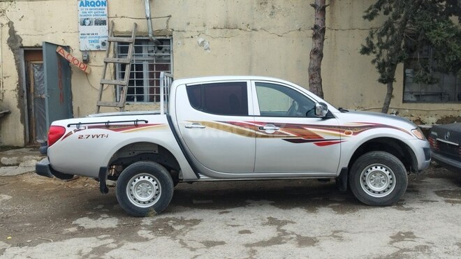 Mitsubishi L200-6