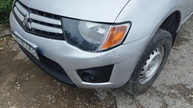 Mitsubishi L200-4