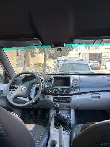 Mitsubishi L200-9