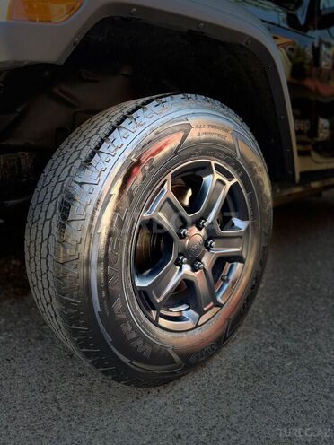 Jeep Wrangler-12