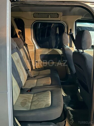 Ford Tourneo Connect-9