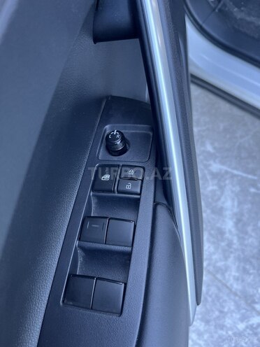 Toyota Corolla Cross-13