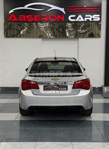 Chevrolet Cruze-12