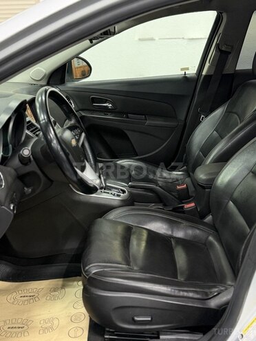 Chevrolet Cruze-16