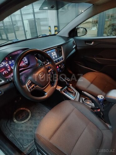 Hyundai Accent-5