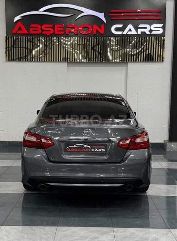 Nissan Altima-12