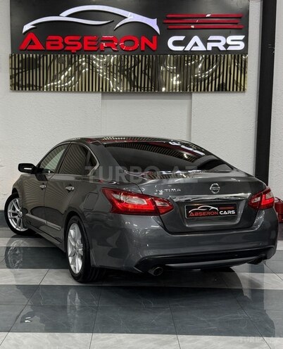 Nissan Altima-10