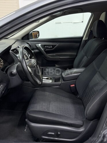 Nissan Altima-15