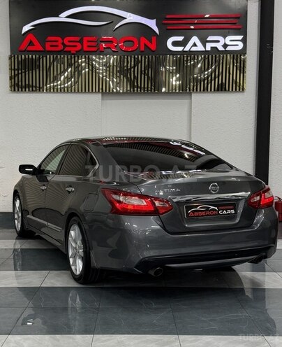 Nissan Altima-8