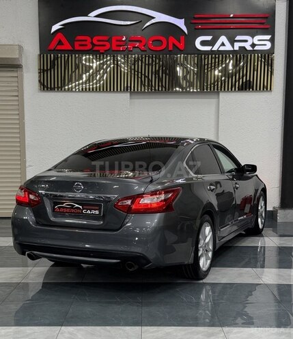Nissan Altima-11