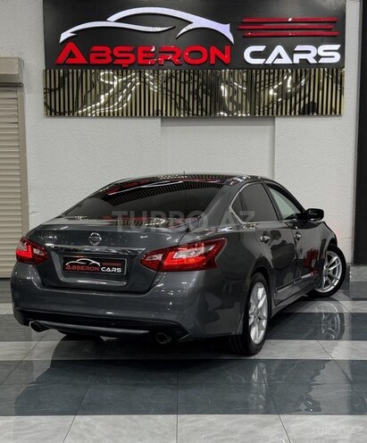 Nissan Altima-13