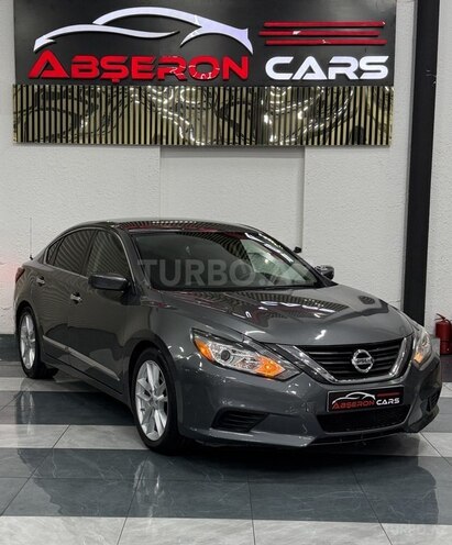 Nissan Altima-4