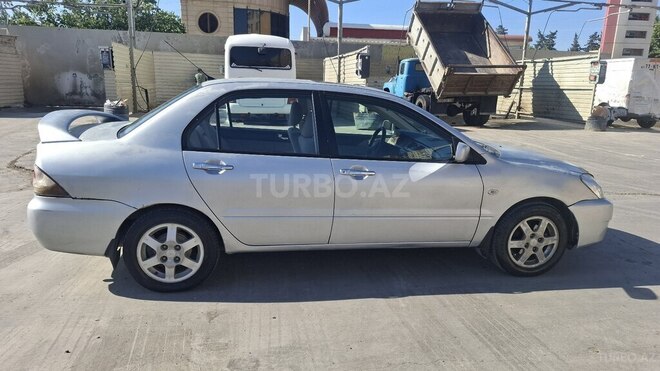 Mitsubishi Lancer-4