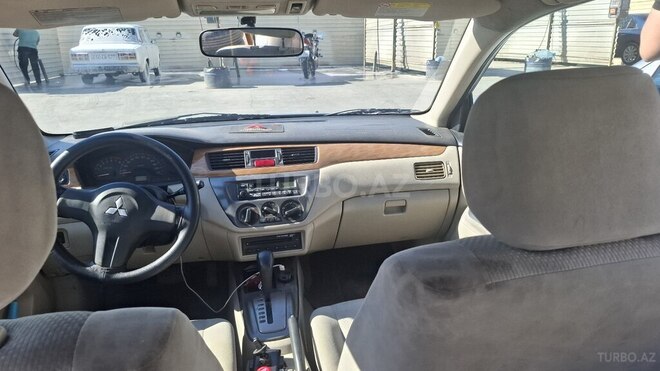 Mitsubishi Lancer-8