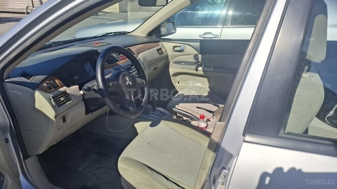 Mitsubishi Lancer-9