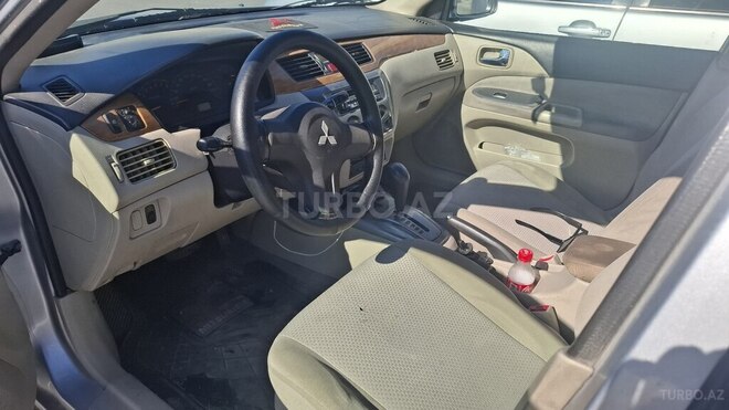 Mitsubishi Lancer-10