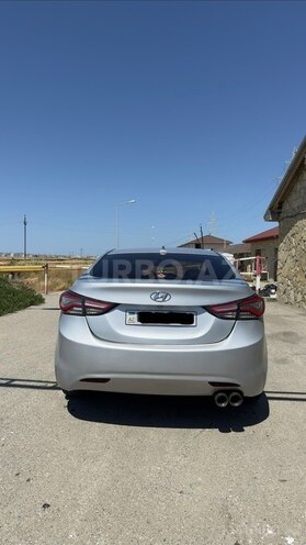 Hyundai Elantra-9