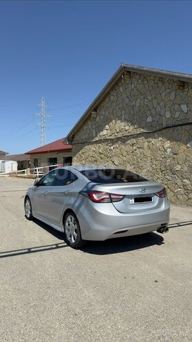 Hyundai Elantra-11