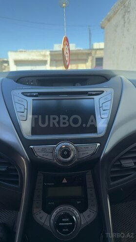 Hyundai Elantra-13