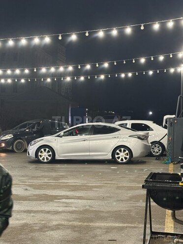 Hyundai Elantra-6