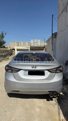 Hyundai Elantra-10