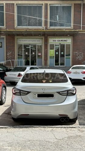 Hyundai Elantra-8