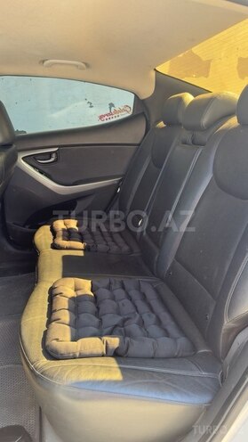 Hyundai Elantra-19