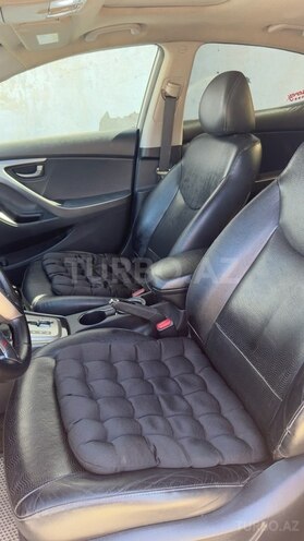 Hyundai Elantra-17