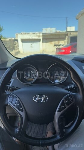 Hyundai Elantra-15