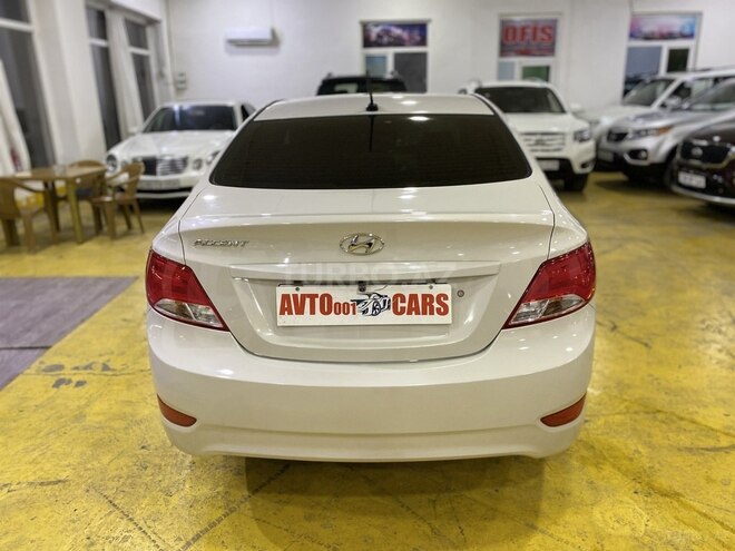 Hyundai Accent-5