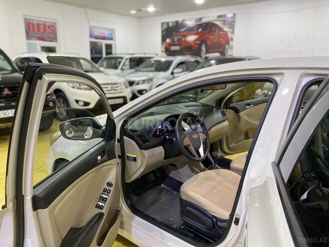 Hyundai Accent-10