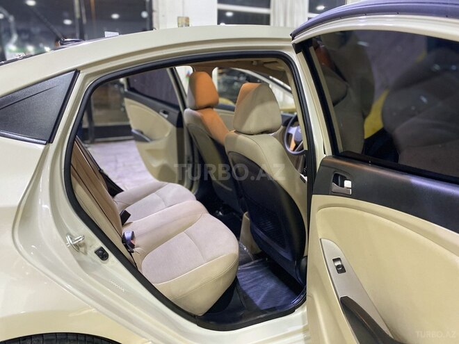 Hyundai Accent-13