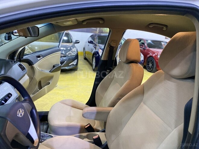 Hyundai Accent-14