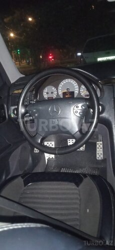 Mercedes E 320 4MATIC-5