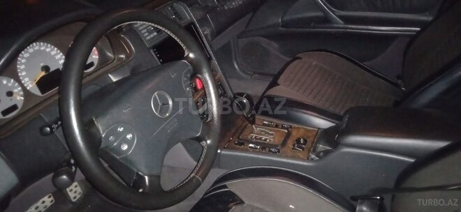Mercedes E 320 4MATIC-6