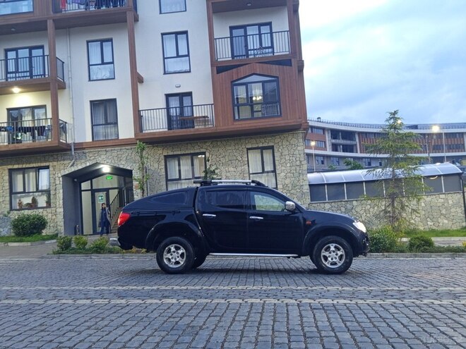 Mitsubishi L200-8