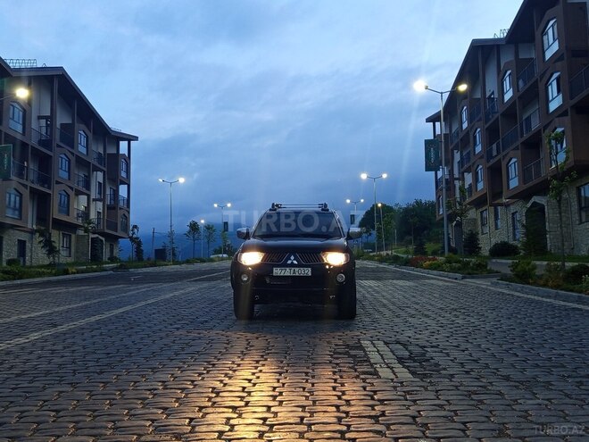 Mitsubishi L200-9