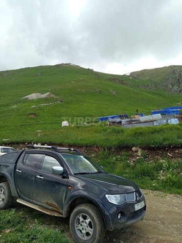 Mitsubishi L200-10