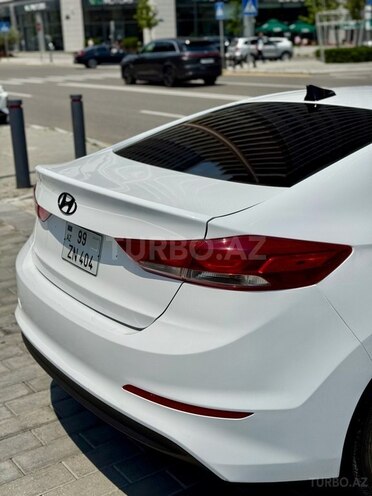 Hyundai Elantra-6