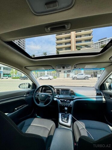 Hyundai Elantra-11