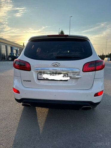 Hyundai Santa Fe-5