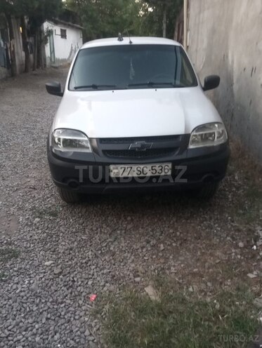 Chevrolet Niva-8