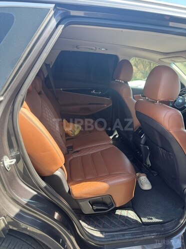 Kia Sorento-12