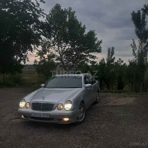 Mercedes E 220-3