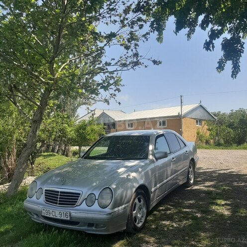 Mercedes E 220-4