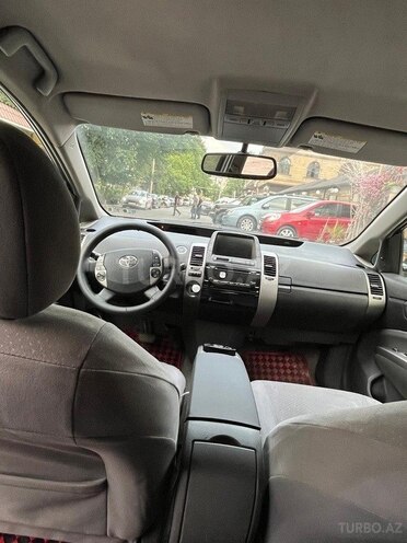 Toyota Prius-4