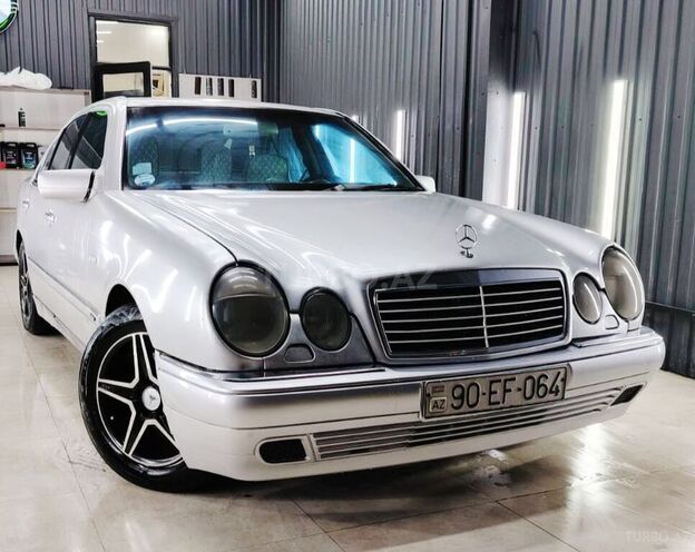 Mercedes E 300-1